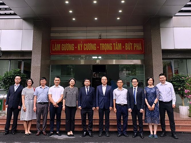 Đoàn cán bộ của Trường Đại học Mở Quốc gia (Trung Quốc) thăm và làm việc tại Học viện Công nghệ Bưu chính Viễn thông